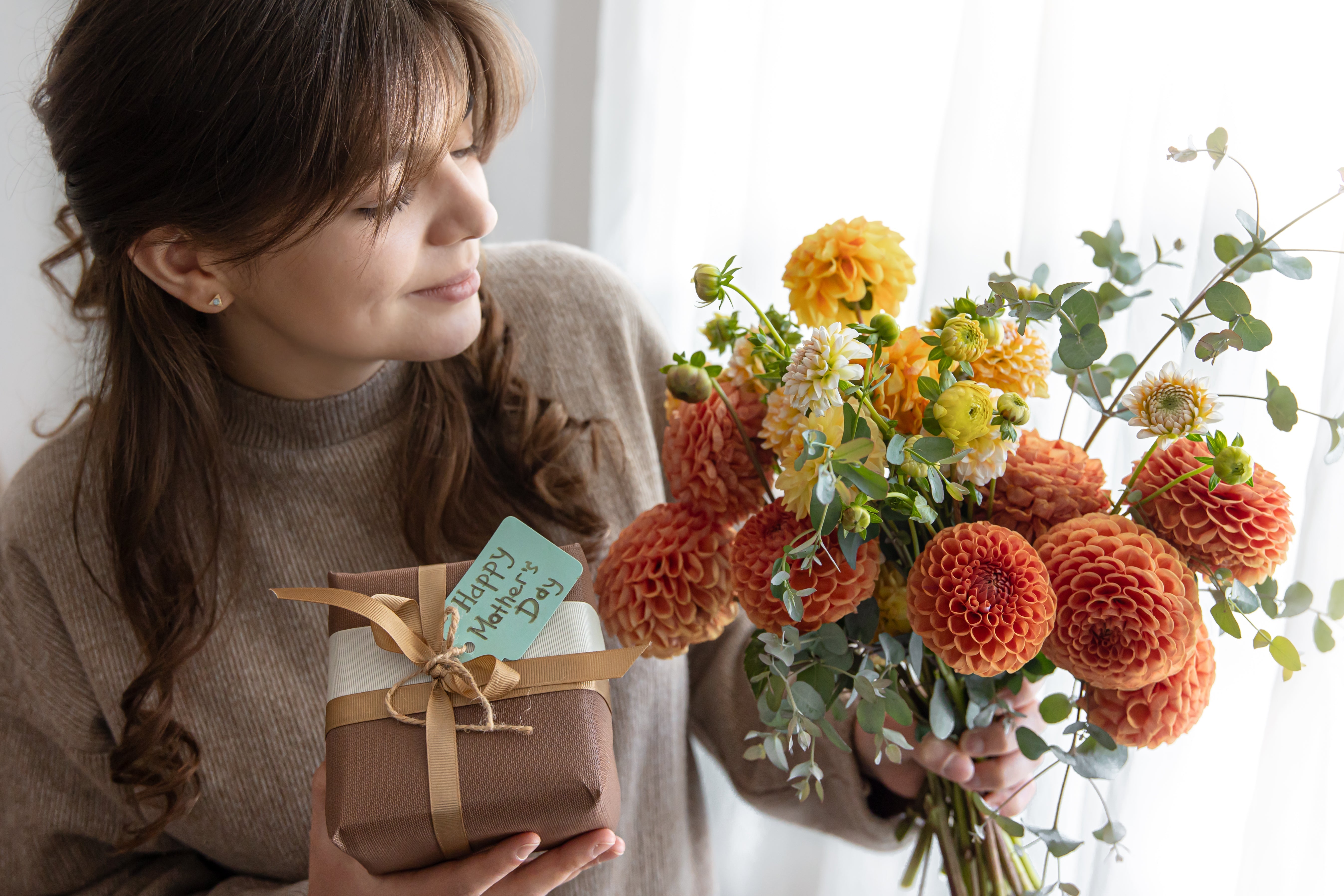 Mother's Day Tribute: The Symbolism of Cate &amp; Chloe's Jewelry in Expressing Affection and Gratitude