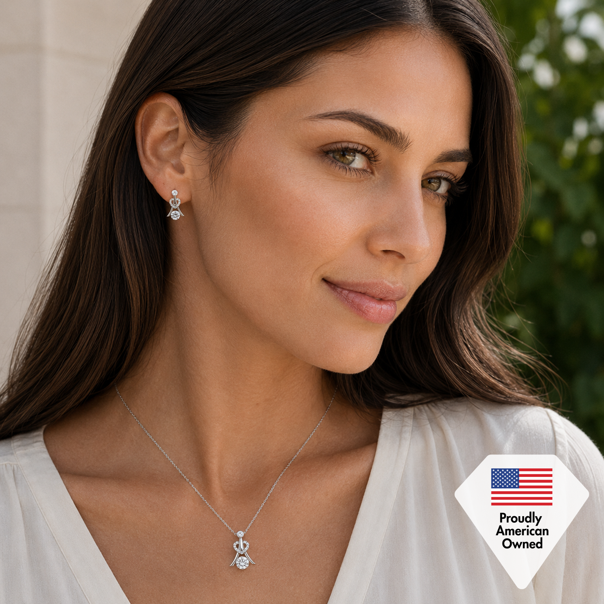 Aretes Serenity con Piedra Natal Chapados en Oro Blanco de 18k con Cristales de Talla Redonda