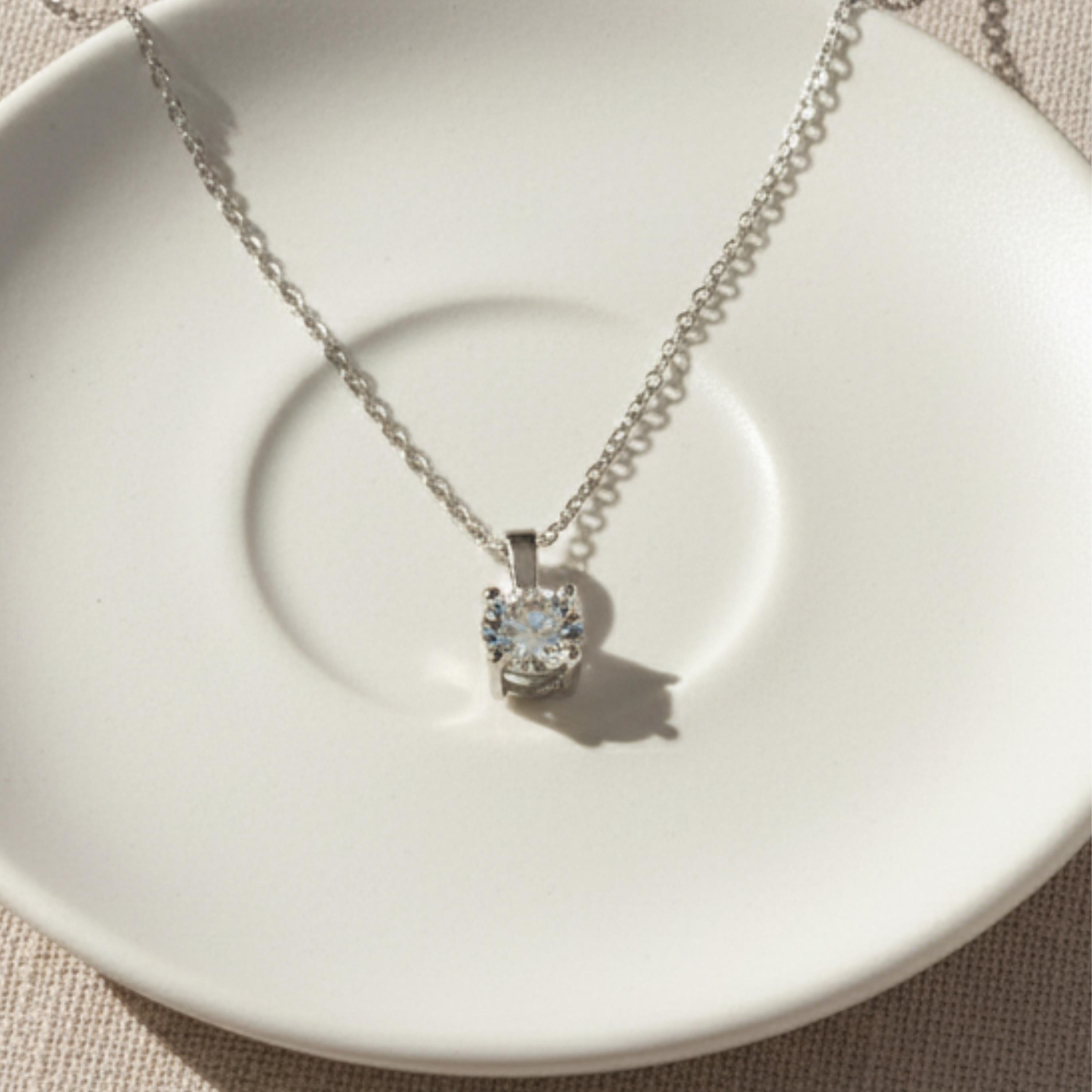 Araylia 18k White Gold Plated Necklace with Solitaire Round Cut Swarovski Crystal - FAB FAV