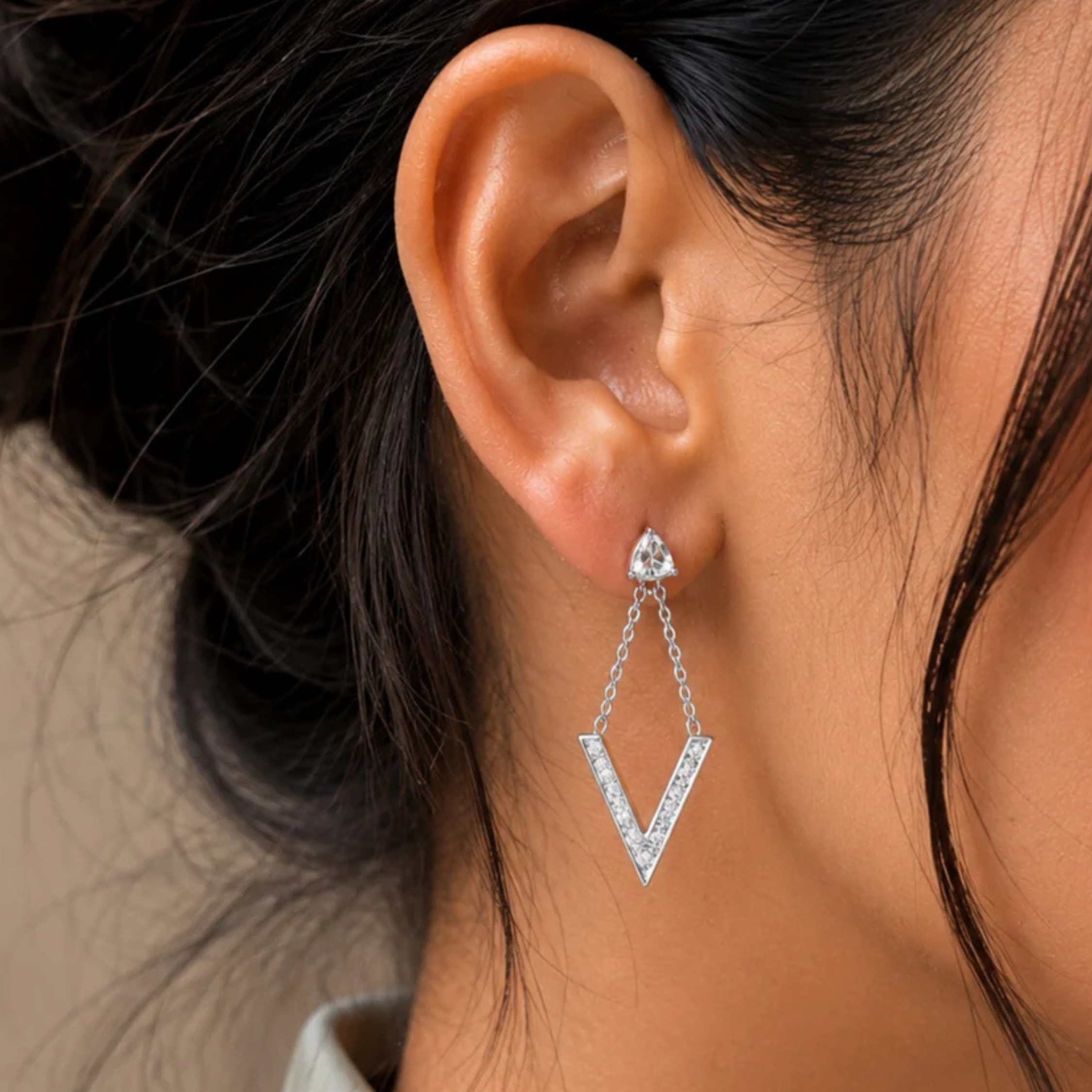 Francesca "Increíble" Pendientes colgantes chapados en oro blanco de 18 k con cristales Swarovski
