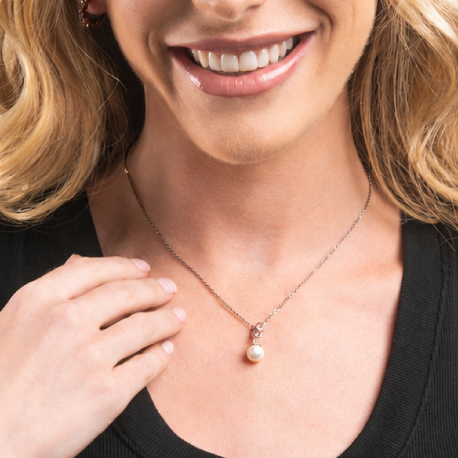 Genevieve 18k White Gold Plated Pearl Pendant Necklace with Swarovski Crystals - FAB FAV