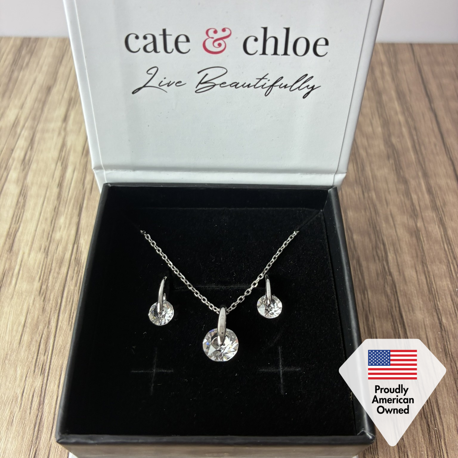 Cate &amp; Chloe McKayla 18k 白金项链和耳环镶水晶珠宝套装