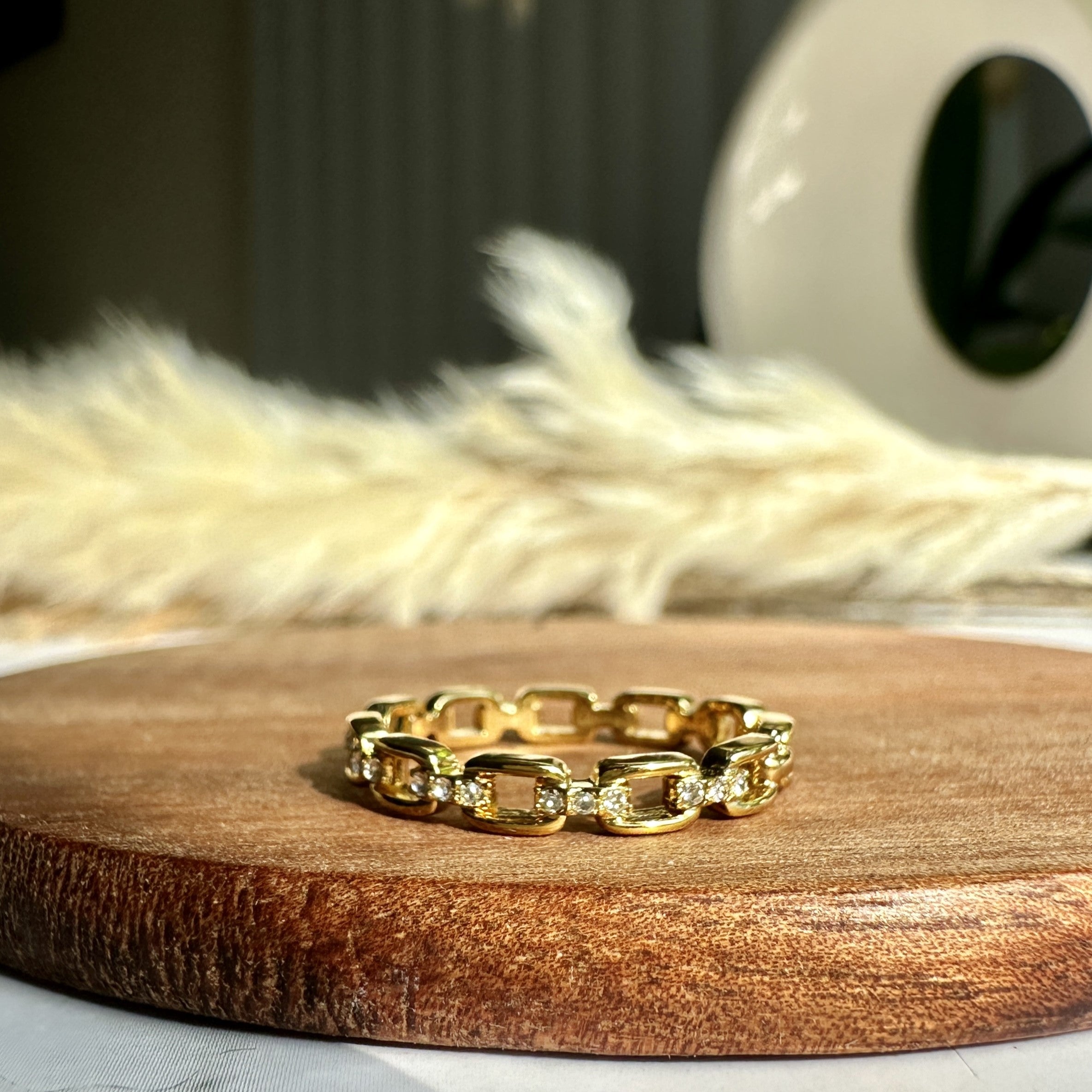 Paula 18k White Gold Plated Chain Link Ring with Swarovski Crystals