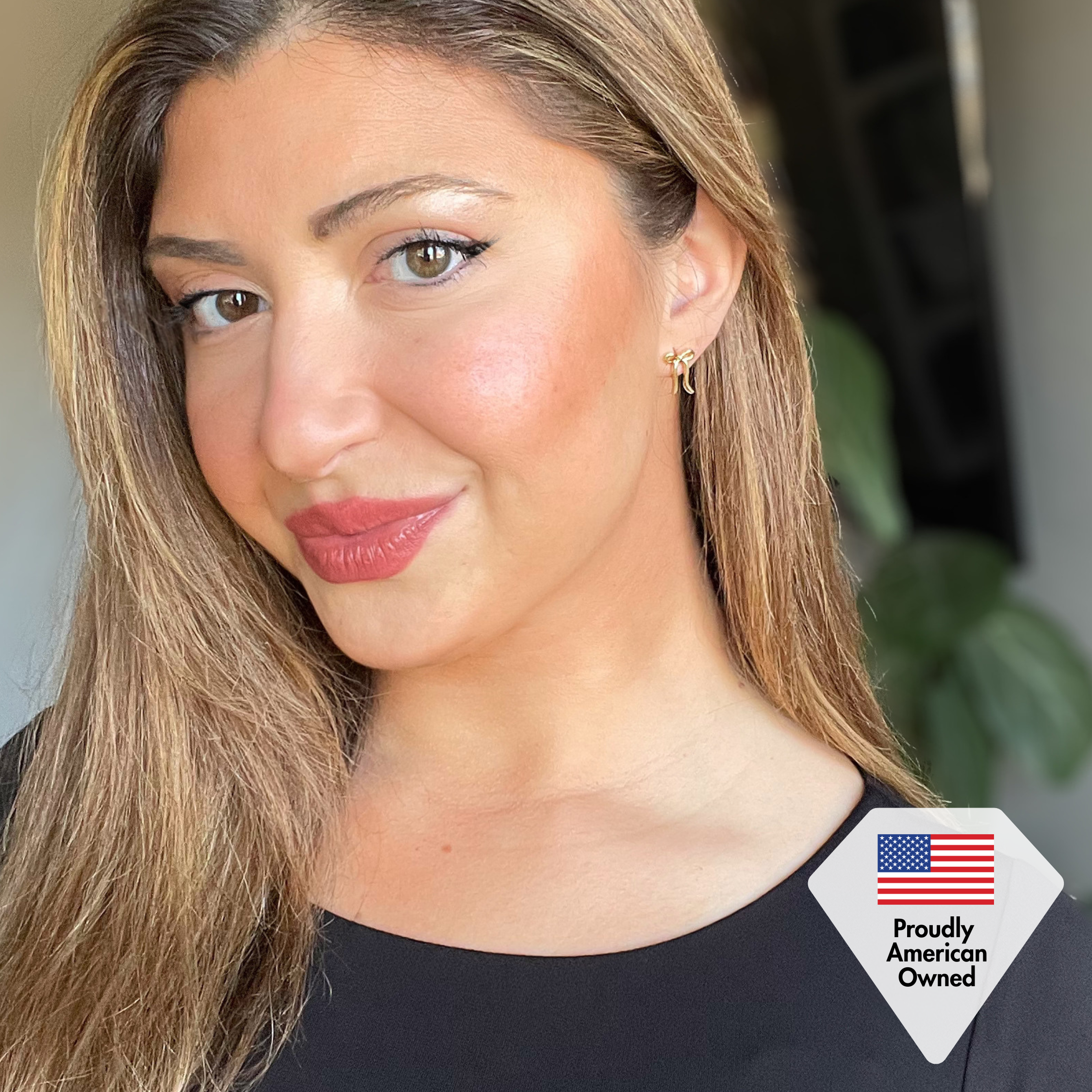 Lola 18k White Gold Plated Ribbon Drop Earrings and Necklace Jewelry Set