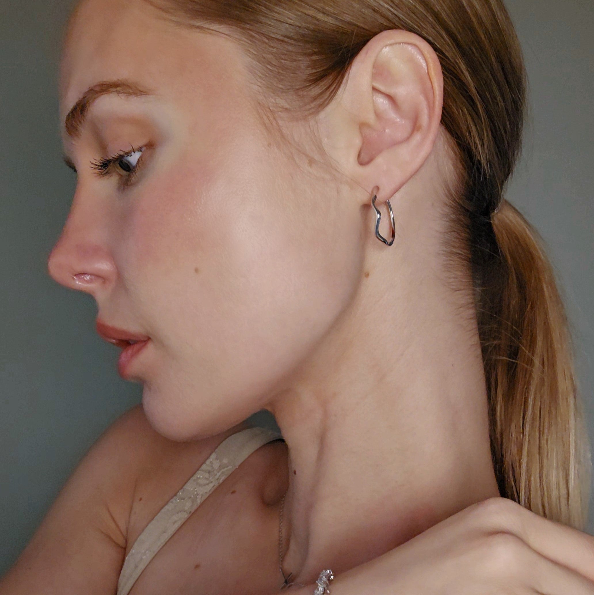 Serena 18k White Gold Plated 22mm Wavy Hoop Earrings